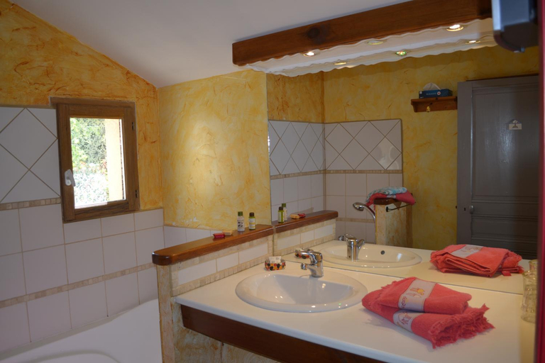 Bathroom 2, Maison de la Vigne, Haute-Corse