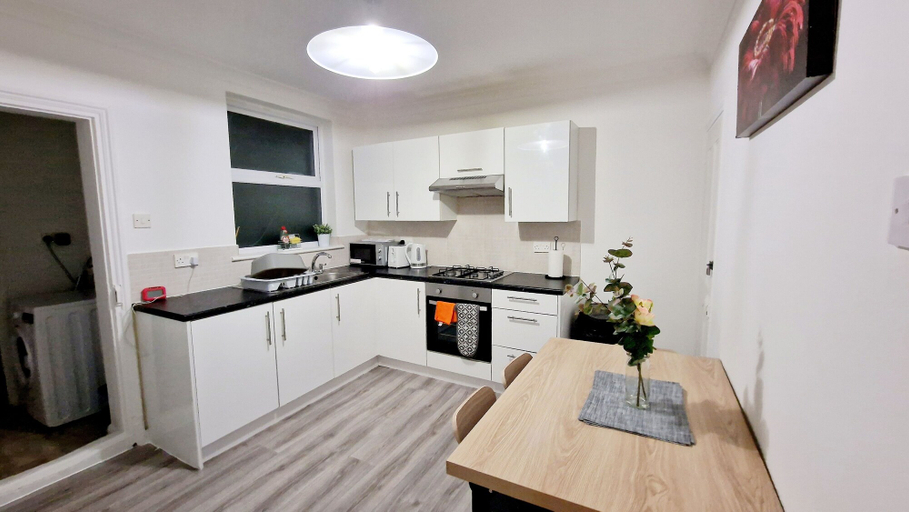 Private kitchen 4, Gillingham Home - Sleeps 4 - Comfort & Convenience, Medway