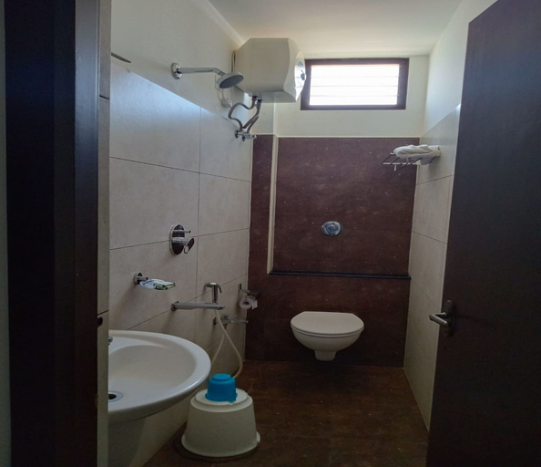 Bathroom 3, Meha Breeze Bay View Family Guest House., Viluppuram