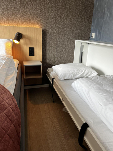 Bedroom 3, Frich's Ekspress Hotel Åndalsnes, Rauma