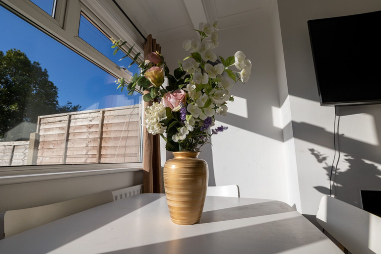 Others 4, Immaculate 2-bed Apartment in Dartford, London