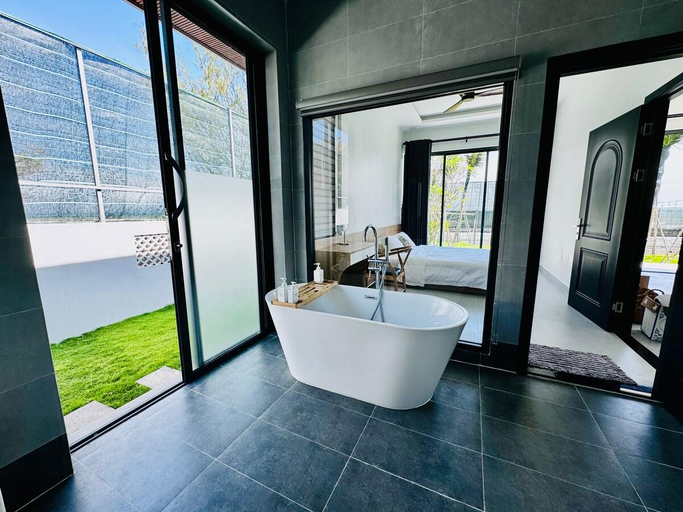 Bathroom 3, Whispering waves beach villa, Phan Thiết