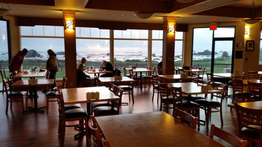 Food & Drinks 5, Oceanfront Lodge, Del Norte
