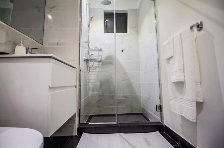 Bathroom 3, EBS LEGENDS STUDIOS ROOMS, Accra