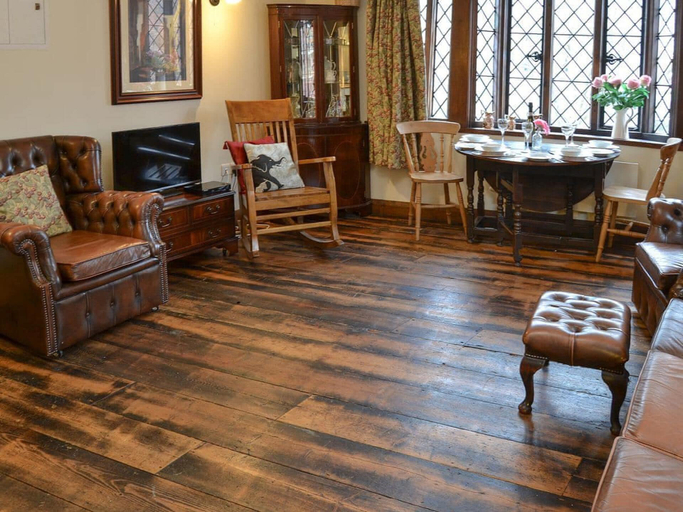 Others 4, Captivating Tudor 2 Bedroom Apartment in Ipswich, Suffolk