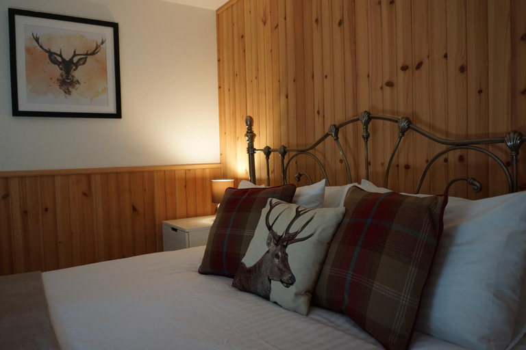 Bedroom 2, Waterfall Lodge - private waterfall and sauna, Stirling