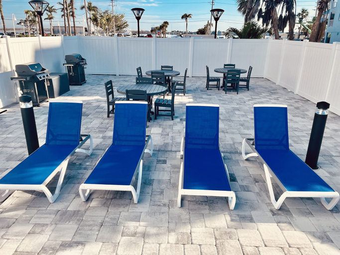 Sport & Beauty 5, Beach Villas #401 - 250 Estero Blvd 2 Bedroom Condo by RedAwning, Lee