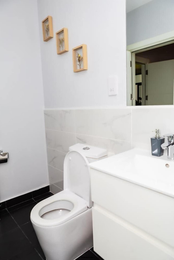 Bathroom 2, Ebs legend white limited, Accra