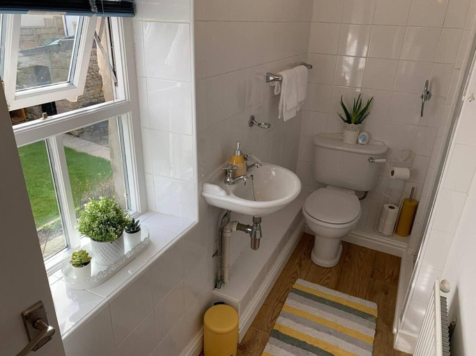 Bathroom 3, Lancaster 1 bed Cottage Apartment- M6 - Lancs Uni, Lancashire