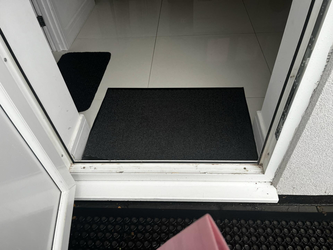 Others 4, Separate One Bedroom Large Apartment in Slough, Slough