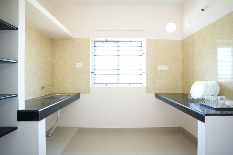 Bathroom 4, Aishwaryam Service Apartment, Kancheepuram