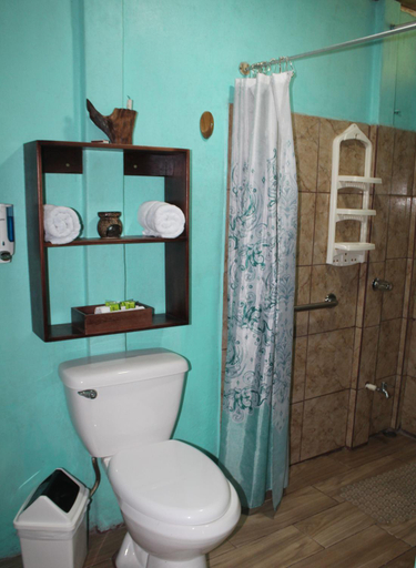 Bathroom, Posada Rio Celeste La Amistad, Upala