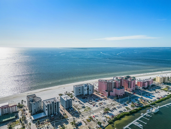 Exterior & Views, Beach Villas # 106 - Bogo24 2 Bedroom Condo by RedAwning, Lee