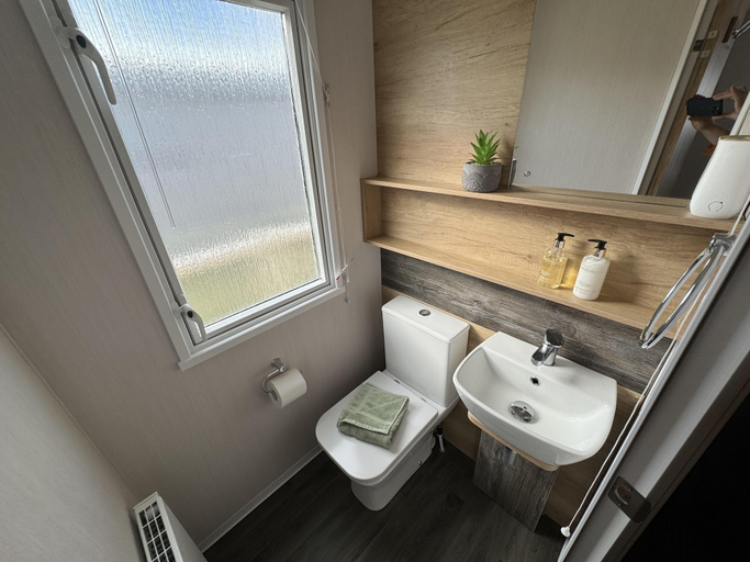 Bathroom 3, Beautiful 2-bed Holiday Home, Kent