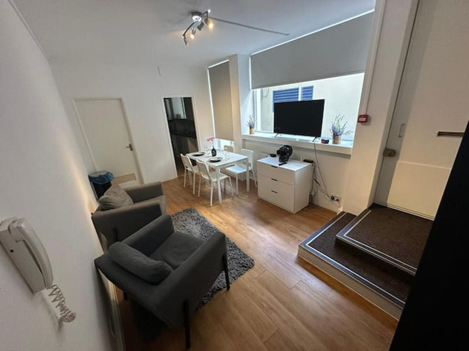 Others 4, Charming Studio in Bond Street, London