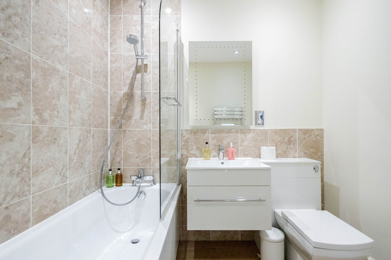 Bathroom 3, Luxury 2 Bedroom Apartments with Parking, Windsor and Maidenhead