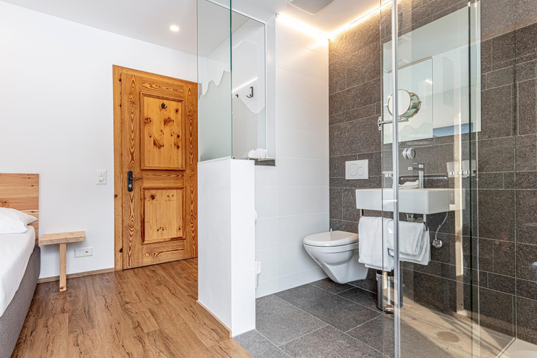 Bathroom 2, Hotel Filli, Inn