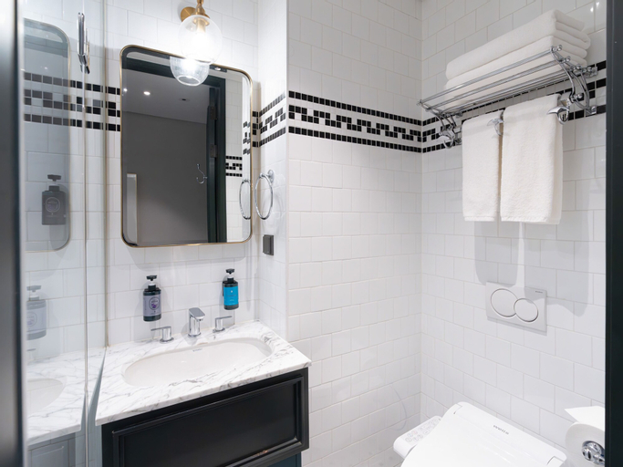 Bathroom 11