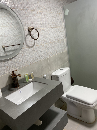 Bathroom, Romantic Moment Rum, Quaira