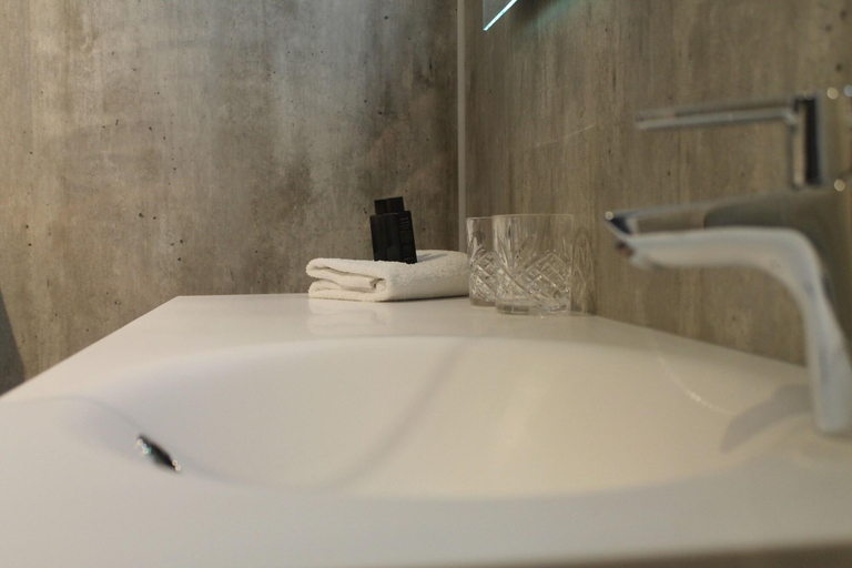 Bathroom 3, Frich's Ekspress Hotel Åndalsnes, Rauma