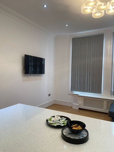 Others 5, Impeccable 1 Bed Apartment in Wolverhampton, Wolverhampton