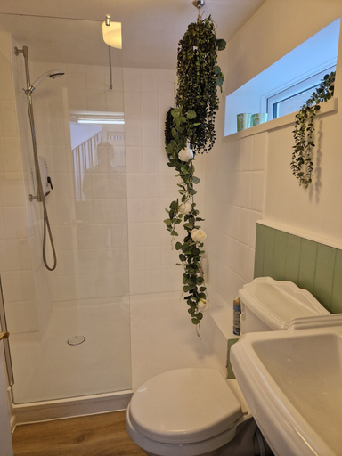 Bathroom 3, Lovely 2-bed Cottage in Coalbrookdale Telford, Telford and Wrekin