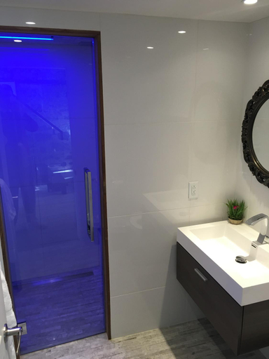 Bathroom 2, Hotel Epik Montreal, Montréal