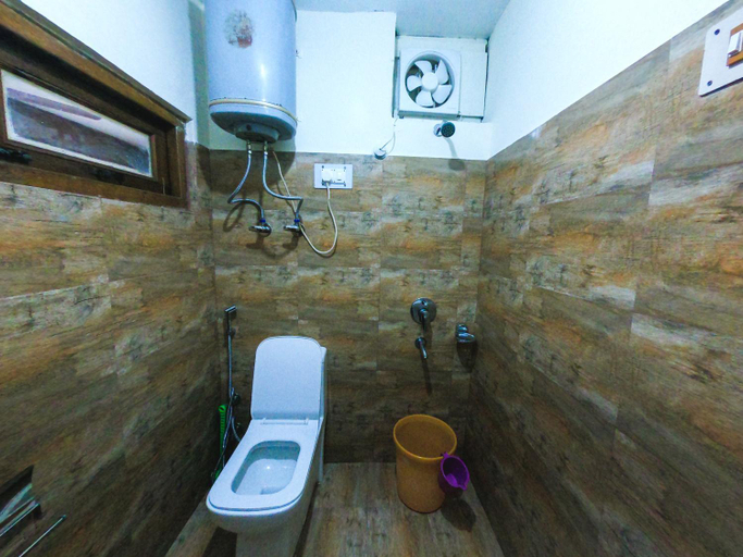 Bathroom 4, Kailwood Guest House, Kangra