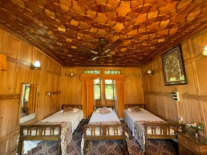 Bedroom 2, The Shelter Group of Houseboats, Srinagar