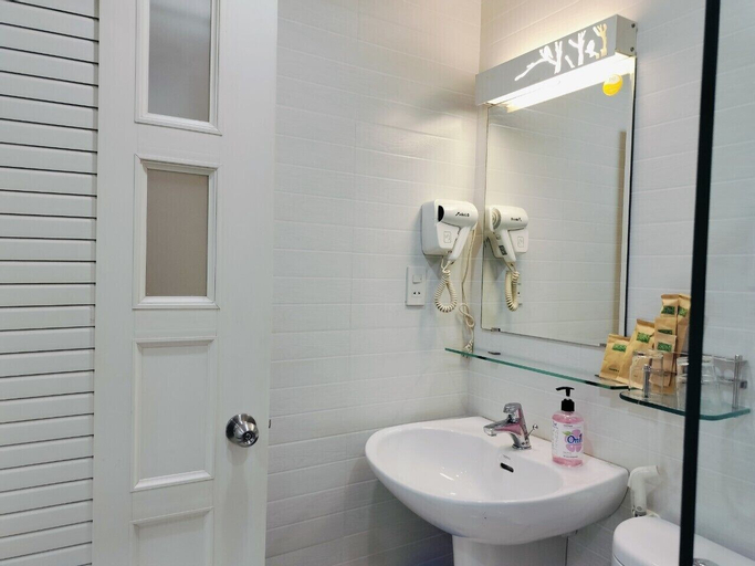 Bathroom 9