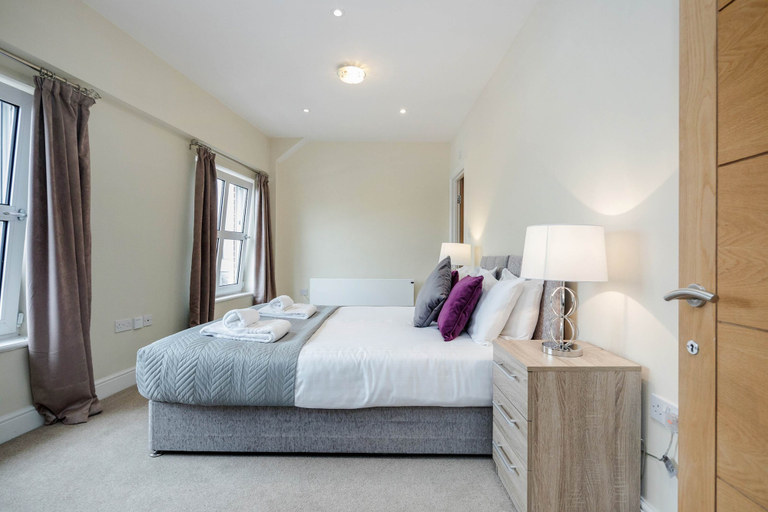 Bedroom 2, Luxury 2 Bedroom Apartments with Parking, Windsor and Maidenhead