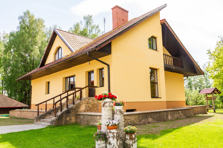 Exterior & Views