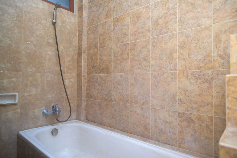 Bathroom 16