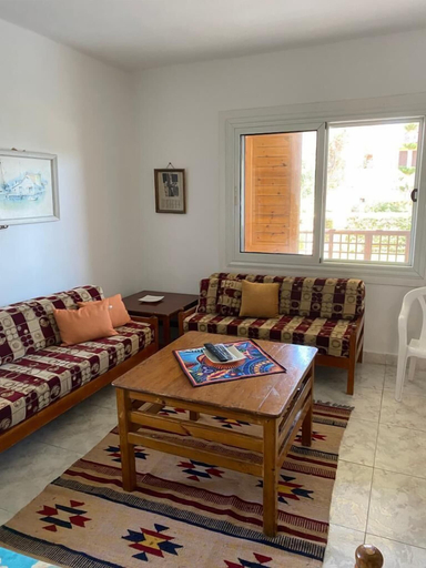 Others 4, Sunny 4-Bedroom Townhouse Families Only, Al-Hammam