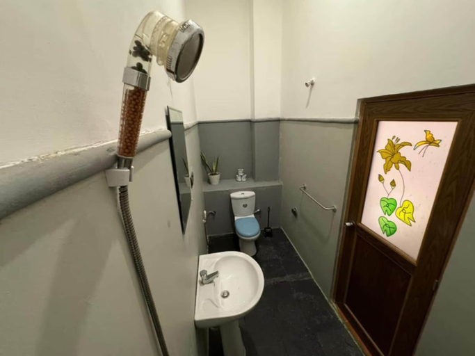 Bathroom 3, Room in Villa - Surf 247 Weligama - Deluxe Double Room With Side Sea View, Weligama