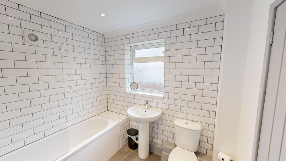 Bathroom, Central, Stunning 3-bed House - Free Parking, Sunderland