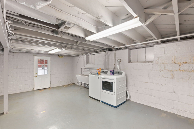 Laundry, Massive 5BR Historic CozySuites House, Alexandria