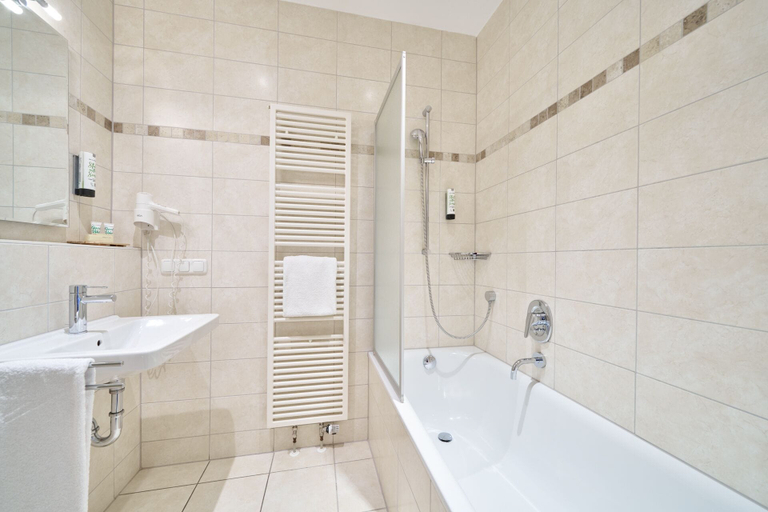 Bathroom 3, Hotel am Hof, Erding
