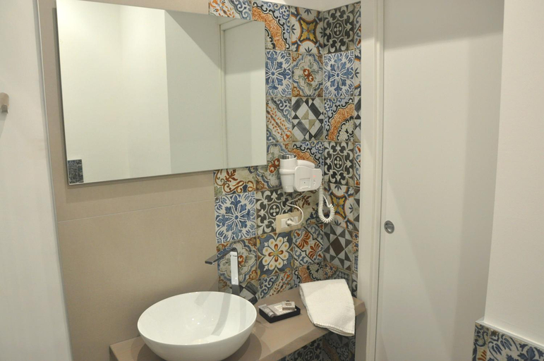 Bathroom 2, Villa del Vescovo, Palermo