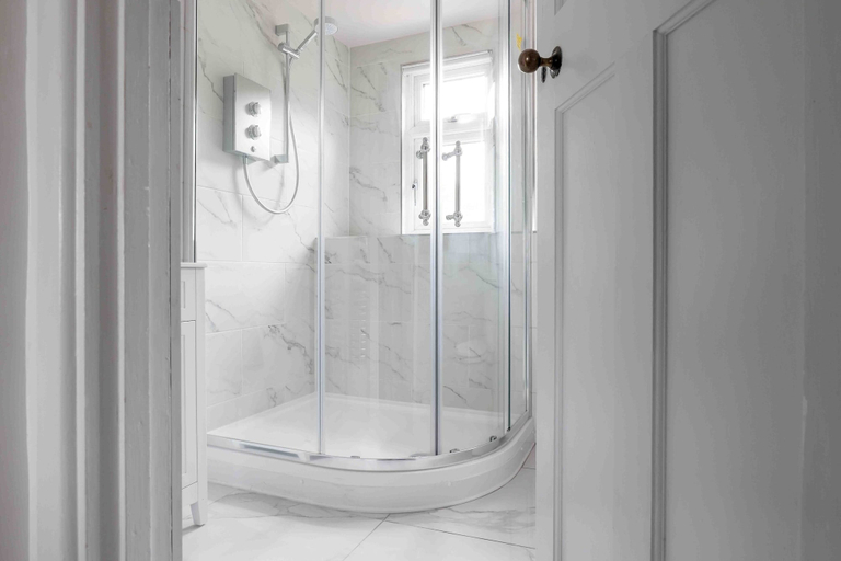 Bathroom 3, Cosy 1 bedroom cottage in The Cotswolds, Oxfordshire