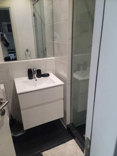 Bathroom, Embassy white property, Accra
