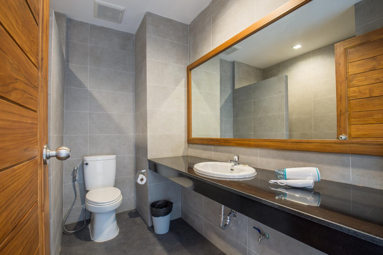 Bathroom 4, Sann View Hotel, Thoeng