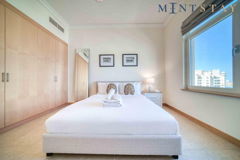 Room 5, Chic Beachside 3BR Living at the Palm, Dubai