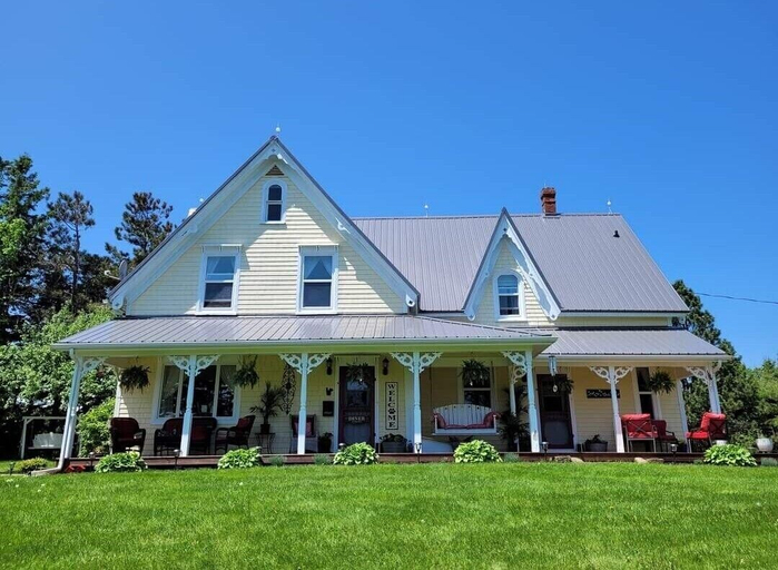 Exterior & Views