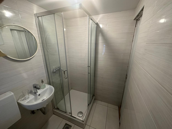 Others 2, Room Stara vrata, Rijeka