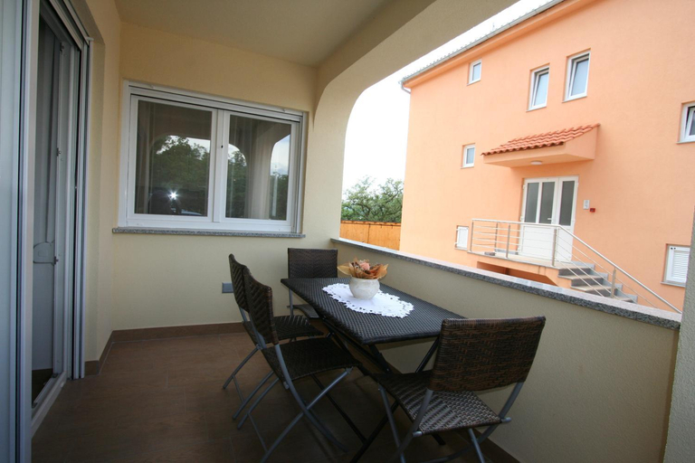 Others 4, Apartments Lili, Dobrinj