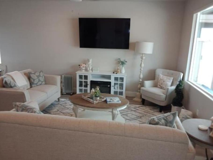 Others 5, White Rocks-4beds, 3bath,hot tub, Washington