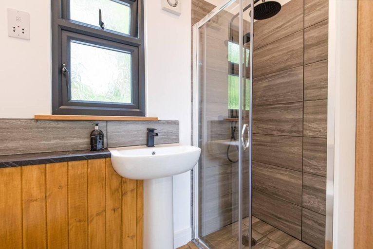 Bathroom, The Cabin in the Tamar Valley Cornwall, Cornwall