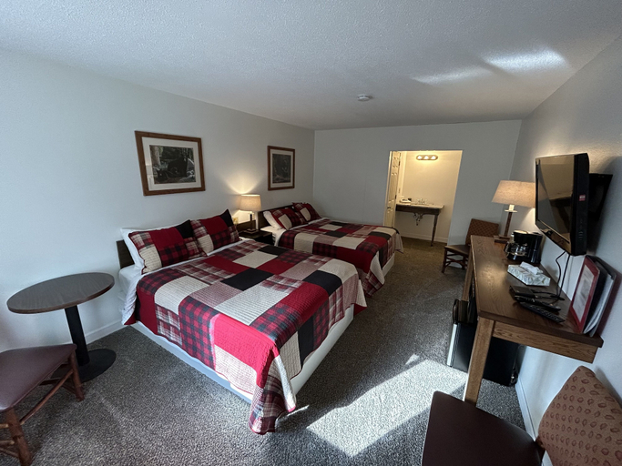 Bedroom 3, Trails Inn Quadna Mountain Motel & RV, Aitkin