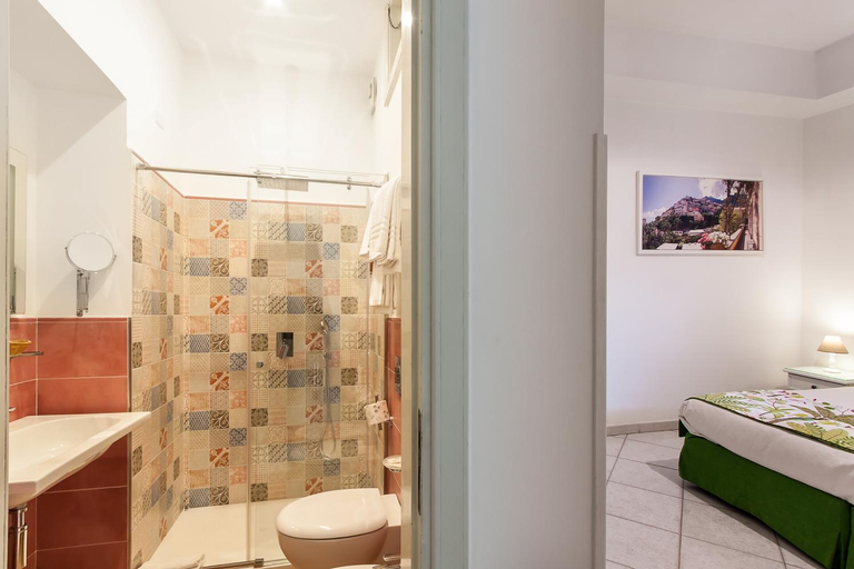 Bathroom 4, Palazzo Starace, Napoli